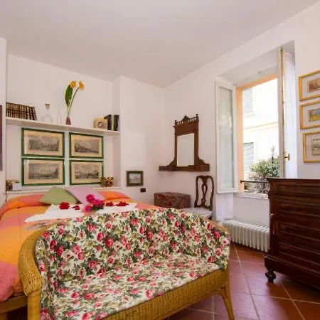 Fiumelatte Sleeps 4 ורנה