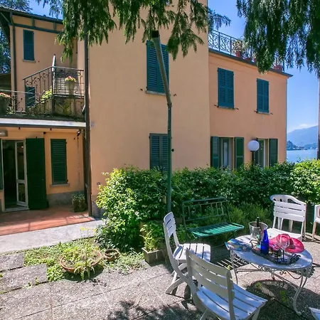Fiumelatte Sleeps 4 ורנה